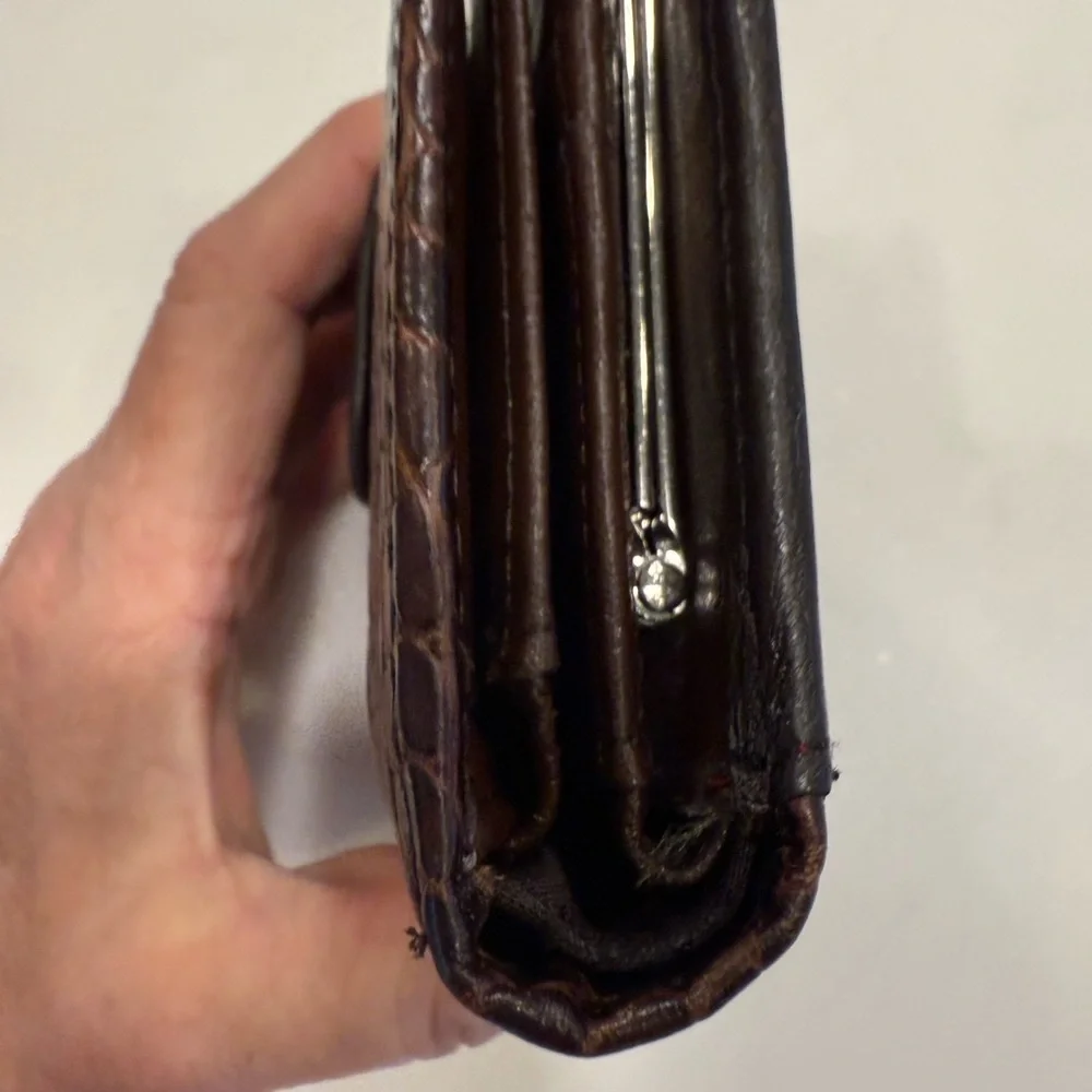 ROLFS Women’s Brown Leather Crocodile Embossed Wallet W/ Kiss Lock Coin Holder